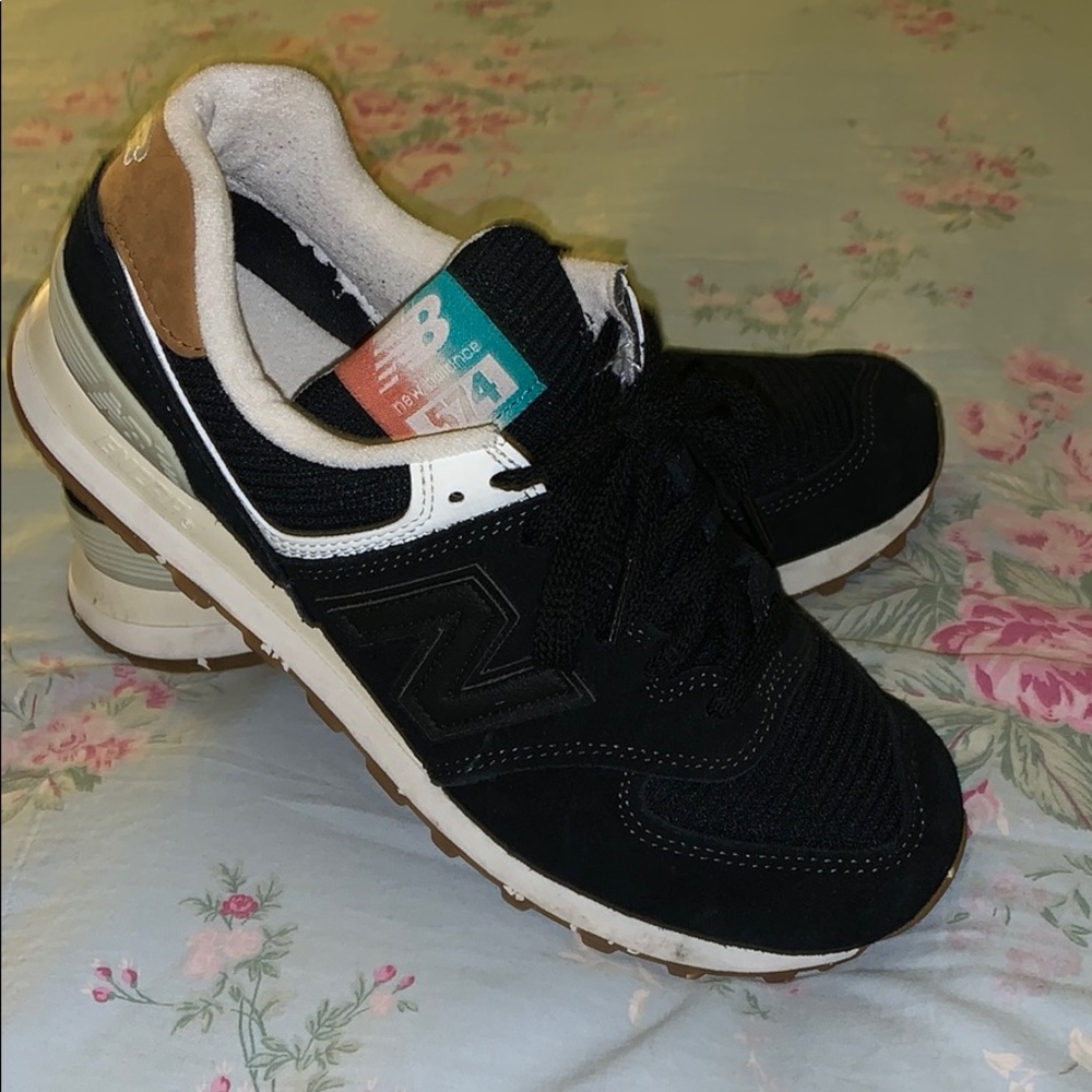 Black New Balances 574